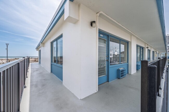 Building Photo - 3501 Boardwalk