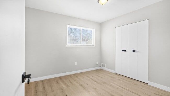 Building Photo - 15285 Buck St