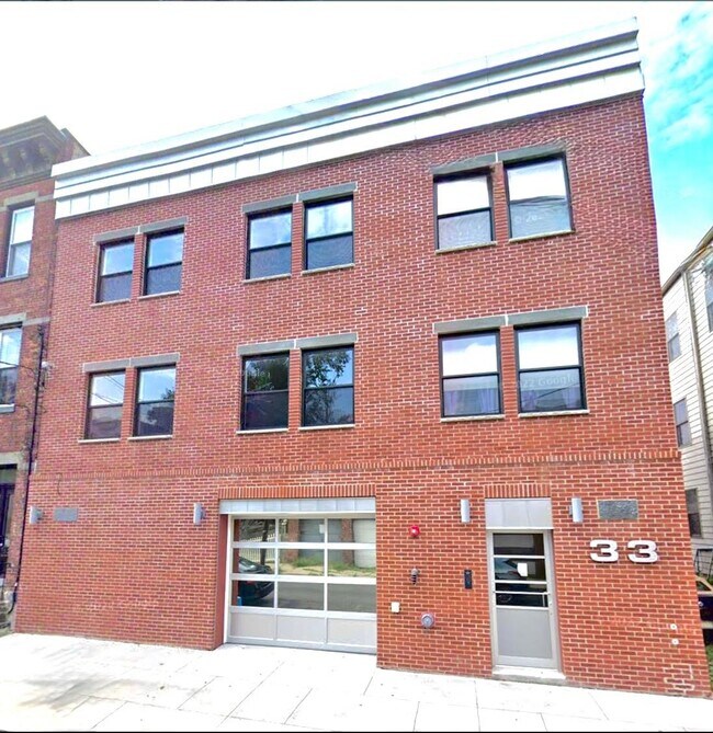 Building Photo - 33 Griffith St