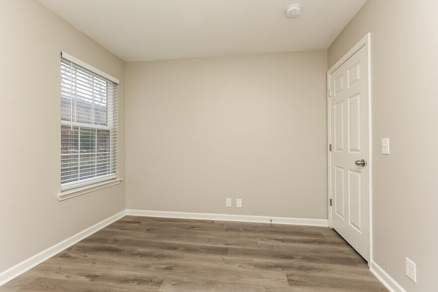 Building Photo - 1005 Tom Hailey Blvd