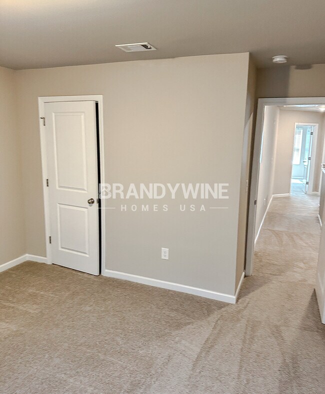 Building Photo - LUXURY COMMUITY! CRESTVIEW at Towne Lake!!...