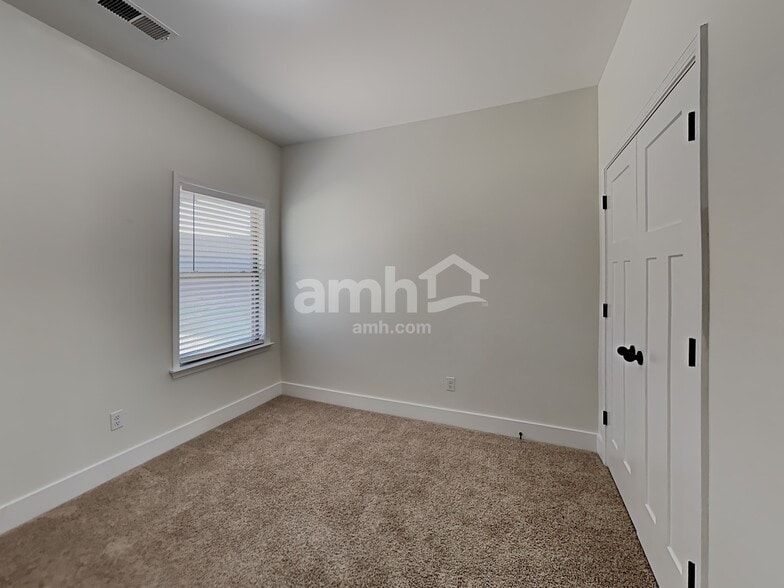 Building Photo - 160 Shady Ln Cove