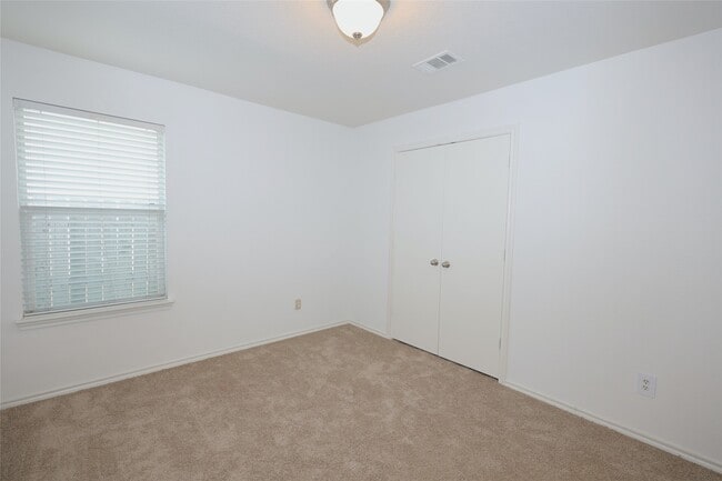 Building Photo - 142 Thunder Basin Dr