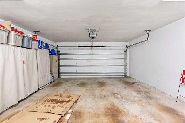 Building Photo - 2616 Middle River Dr