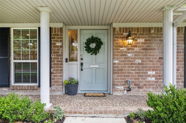 Building Photo - 10714 Piping Rock Ln