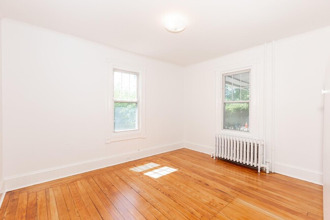 Building Photo - 17 S Pk Ave