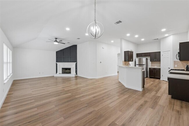 Building Photo - 1506 Cosmos Way