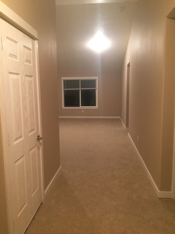 Building Photo - 3 bed/2 bath in Clover Ridge with AC, fenc...