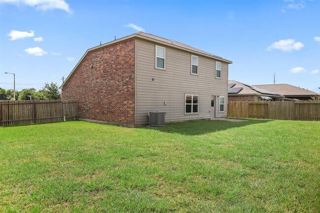 Building Photo - 2201 Bowline Rd