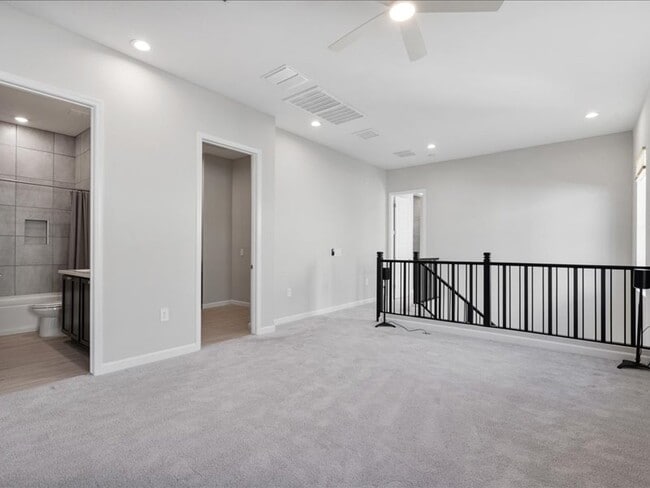 Building Photo - 5053 E Anderson Dr