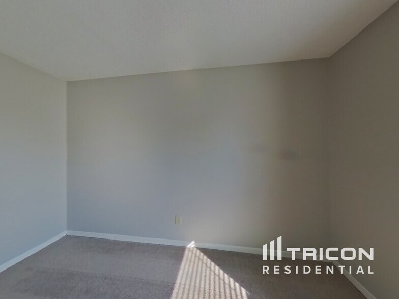 Building Photo - 7058 Star Rush Dr
