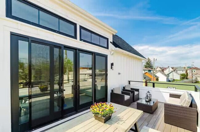 Building Photo - 1142 Hamlet St