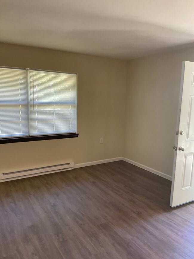 Building Photo - Deepwater Apartments