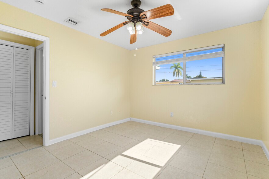 Building Photo - 1831 SW 97th Ter