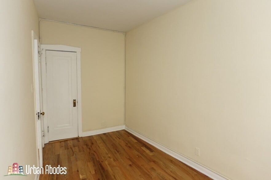 Building Photo - 523 W Melrose St