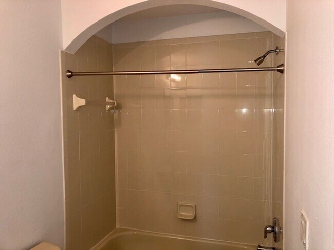 Building Photo - Remodeled Kitchen!! Wonderful Avalon Park-...