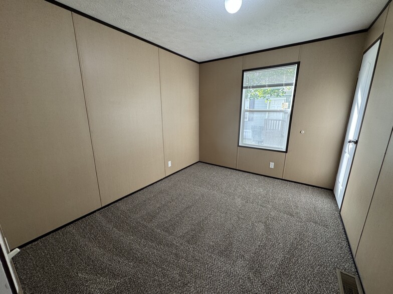Building Photo - 48580 Pineview Dr
