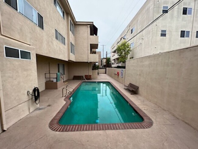 Building Photo - 4521 Colbath Ave