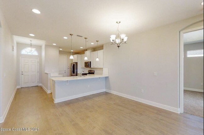 Building Photo - Loren Cove Villa