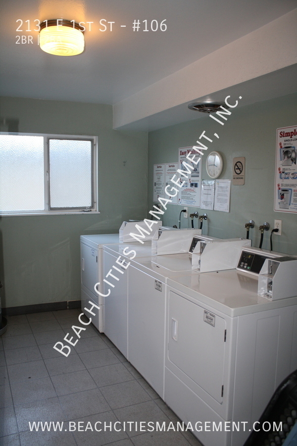 Building Photo - Condo located One Block from the Beach wit...