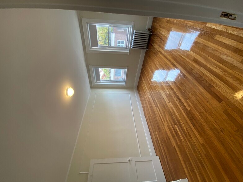 Building Photo - 8 Vinal St