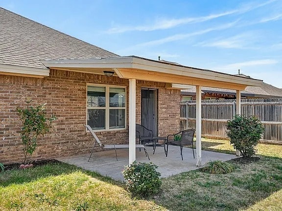 Building Photo - Comfy 4-Bed Midland Home with all appliances, backyard, attached garage, 6 min to grocery store