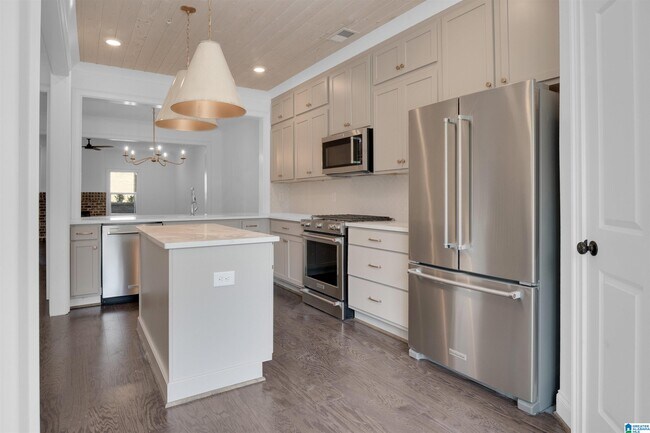 Building Photo - 4228 Oakview Ln