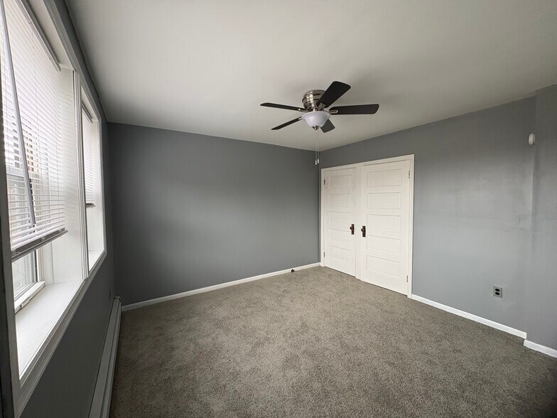 Building Photo - 25 Saint David St