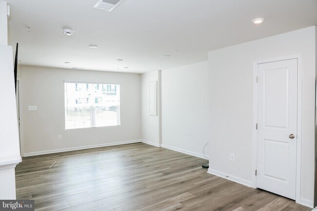 Building Photo - 118 Charlotte St