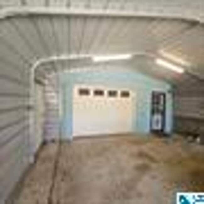 Building Photo - Charming 4 Bedroom, 1 Bathroom house