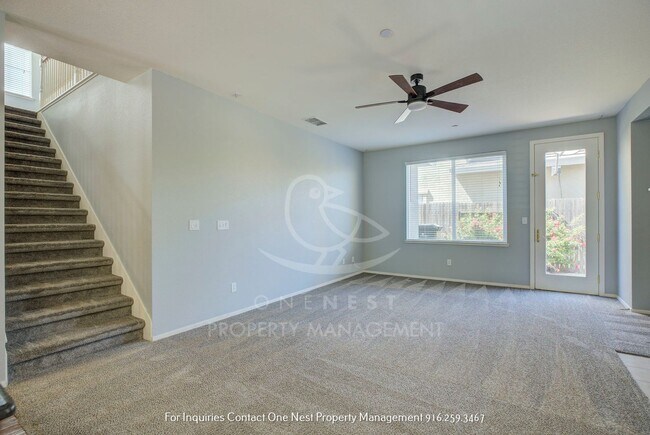 Building Photo - Stunning 3 bedroom 3 bathroom Lincoln Cros...