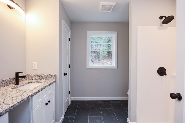 Building Photo - 231 Putnam Hill Rd