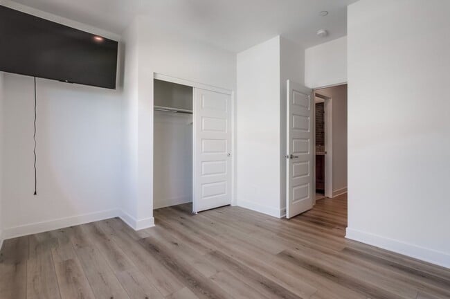 Building Photo - Mira Mesa 3 Bedroom Townhome!