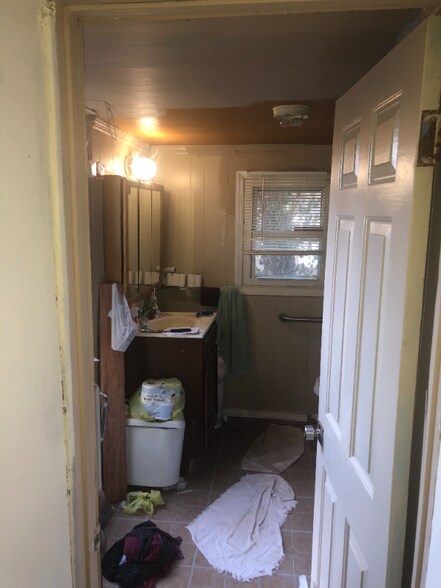 Building Photo - 8438 High St