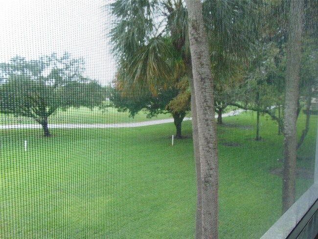 Building Photo - 1931 Sabal Palm Dr