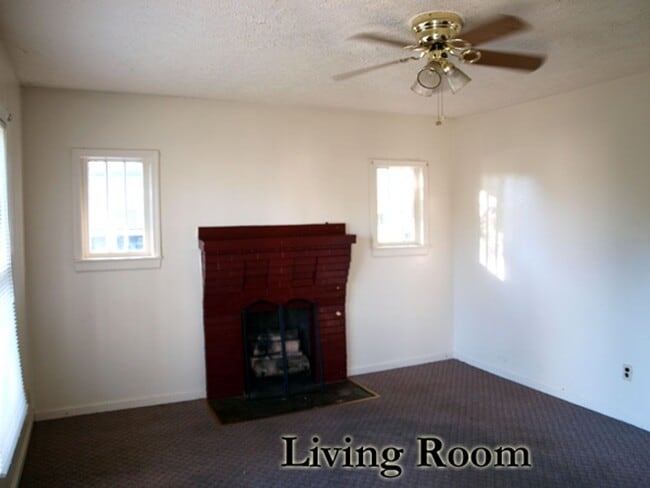 Building Photo - 214 King St