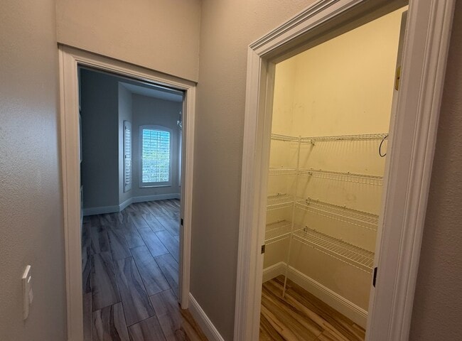 Building Photo - 6331 Yellow Wood Pl