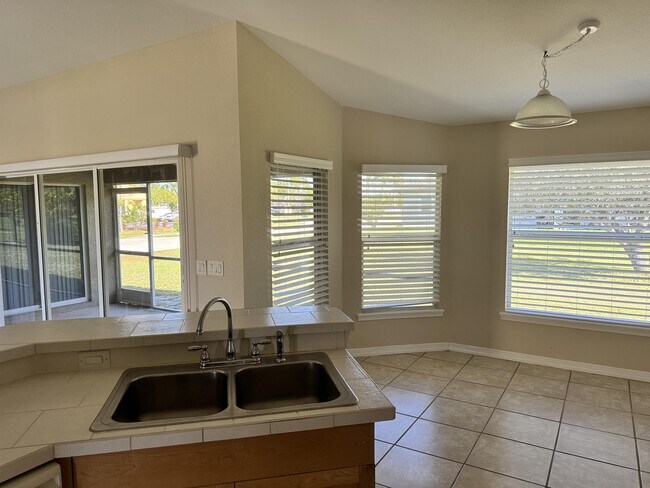 Building Photo - 3927 SW 16th Pl