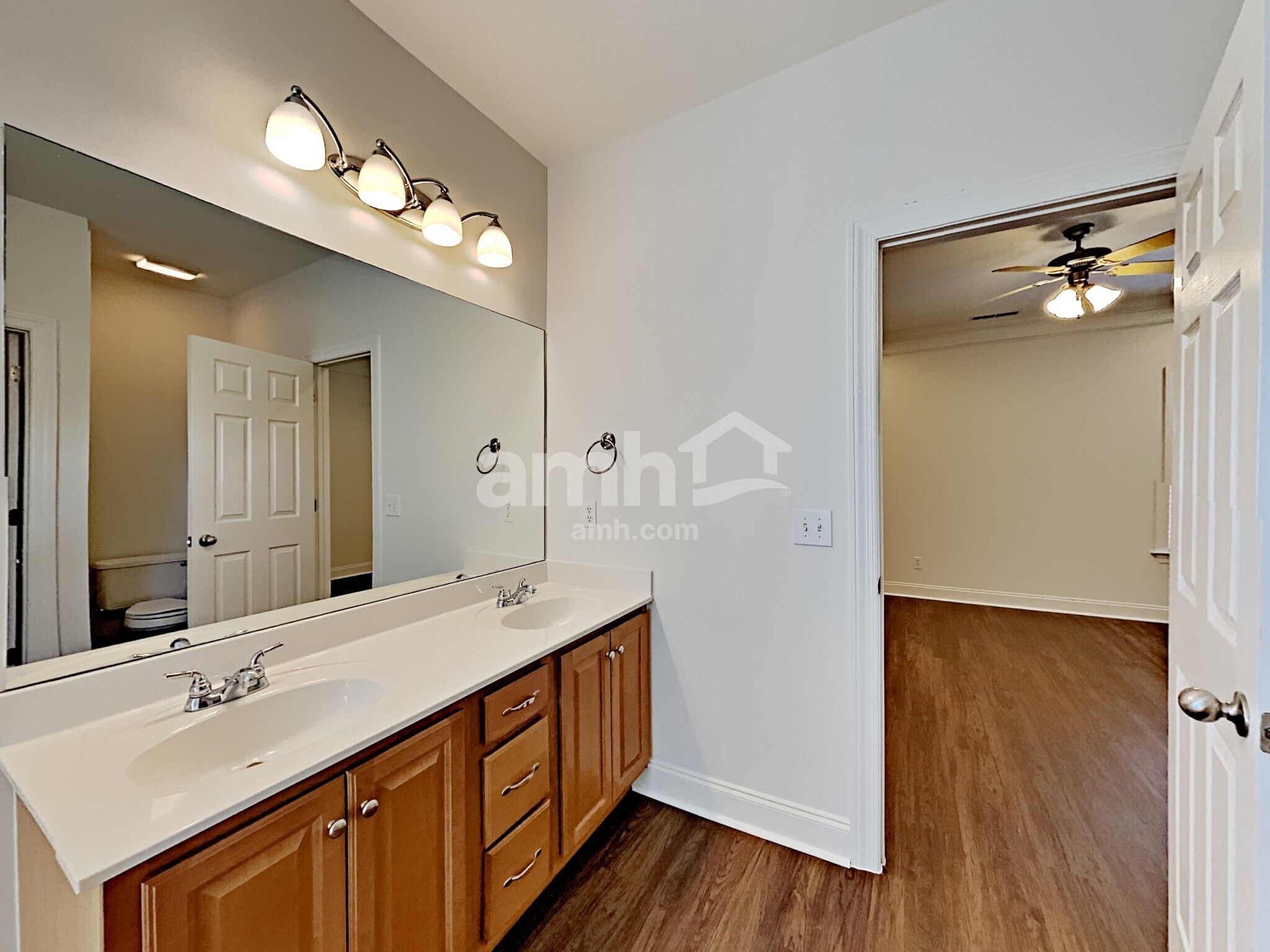 Building Photo - 5125 Macarthur Ave