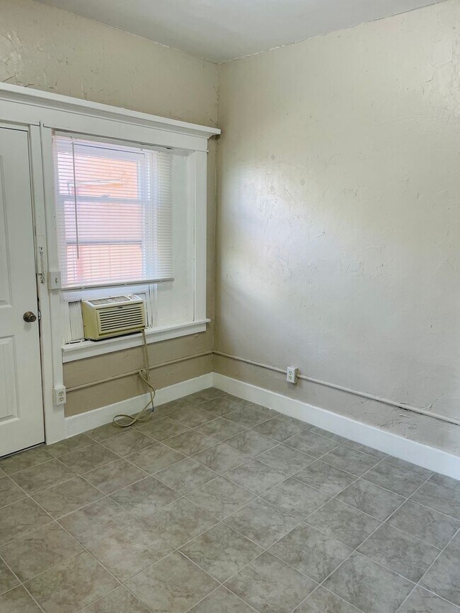Building Photo - Fully Remodeled Charming Historic 2 Bed 1 ...