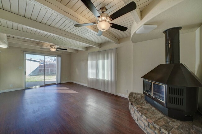 Building Photo - 2133 W Morten Ave