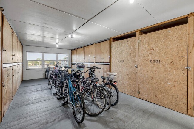 Building Photo - New Smyrna Fully Furnished 2BD/2BA Beach Condo in Waterfront Community!