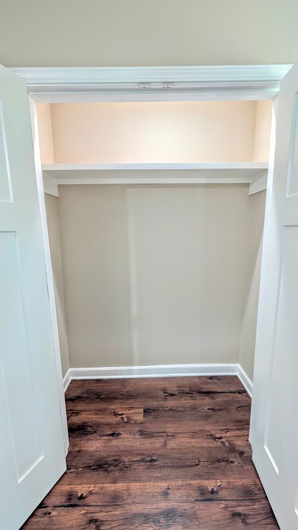 Building Photo - Newly Renovated | Upstairs Duplex | Minute...