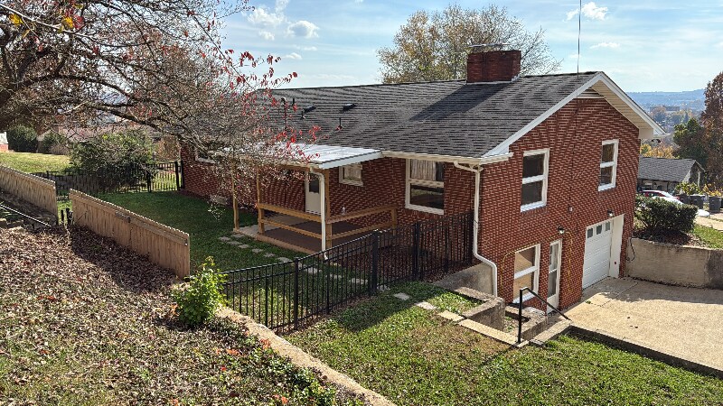 Building Photo - 532 Bays View Rd