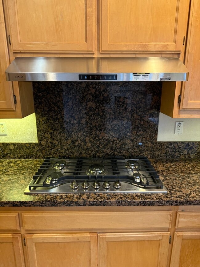Building Photo - Beautiful Home Near Golf Course!! Brand ne...