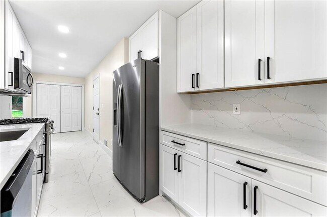 Building Photo - 4043 Chedworth Way