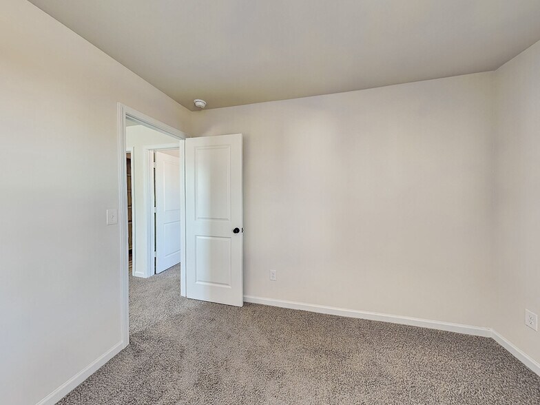 Building Photo - 700 Plant Rd