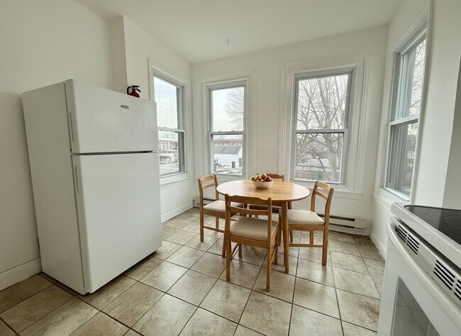 Building Photo - 636 W Lafayette St