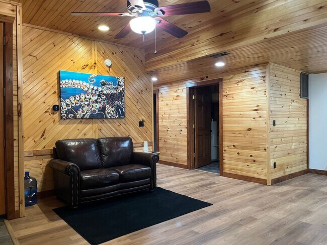 Building Photo - Beautiful 3/2 Mountain Home Rental!