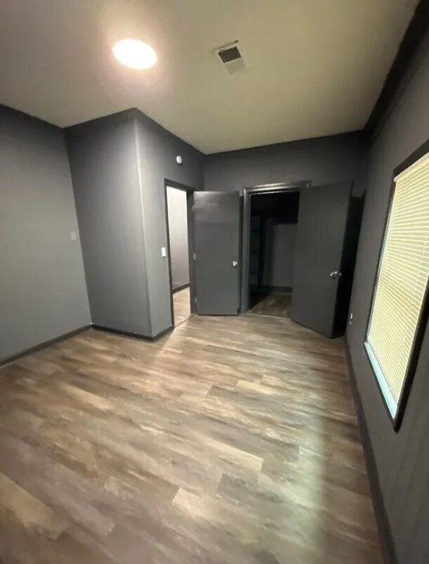 Building Photo - Fully Renovated 3BR in Sherwood Forest – Section 8 Welcome